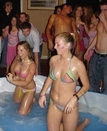 tube8 Teen Girls In Bikinis At Pool Party